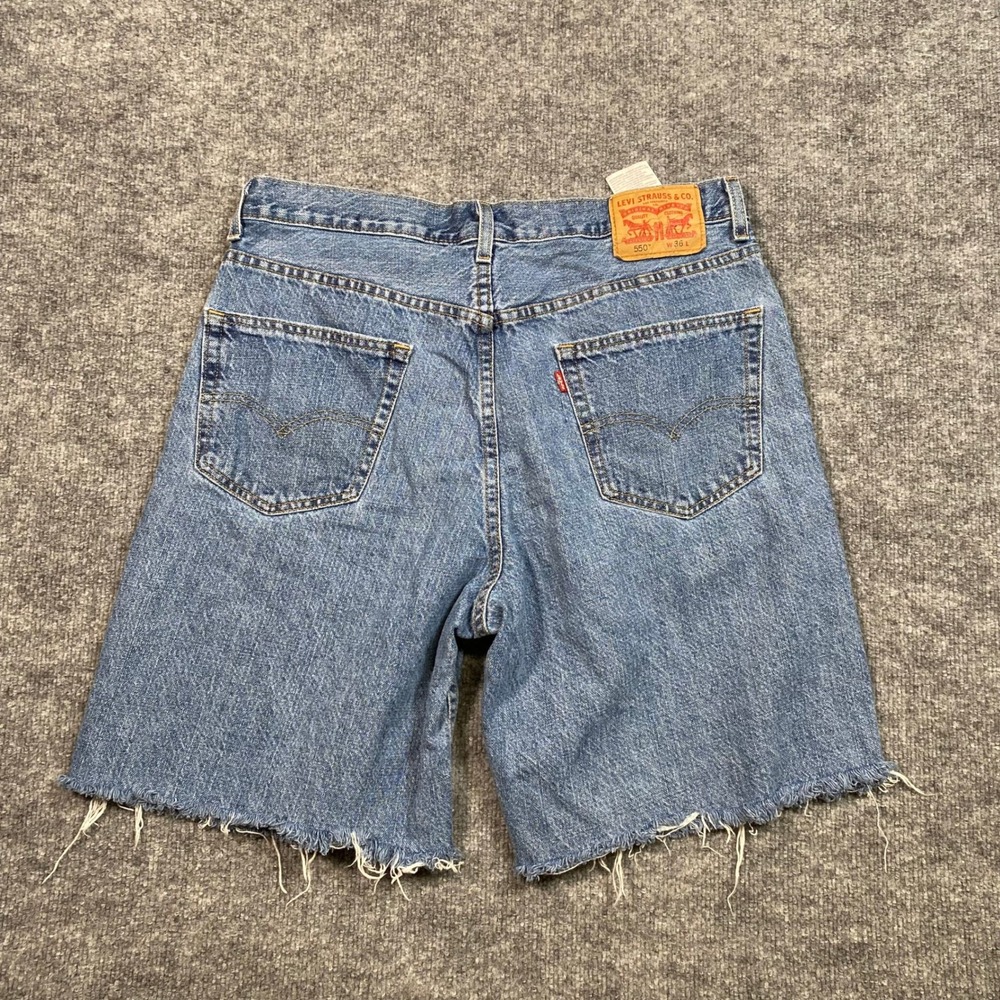 Levis 550 Relaxed Fit Denim Shorts Mens 36 Medium Wash Blue Raw Hem Cutoff Jorts